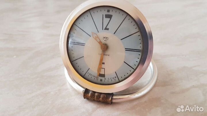 Советские часы-будильник
