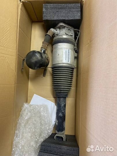 Пневмостойка задняя правая Audi A8 D3