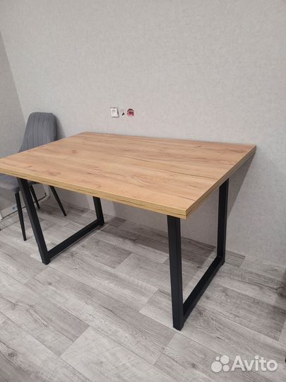 Кухонный стол