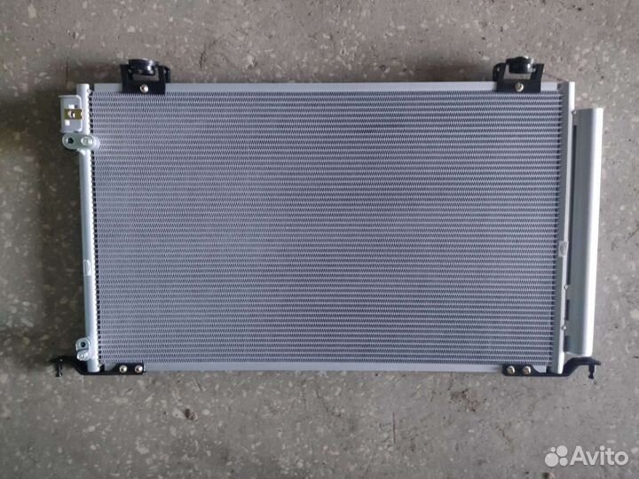 Радиатор кондиционера Тойота Авенсис 03-08 г.в