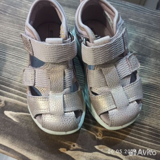 Босоножки на девочку Ecco 23р