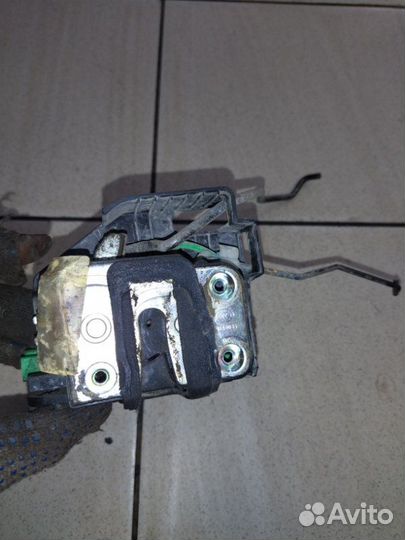 Замок дверной передний левый Kia Rio 3