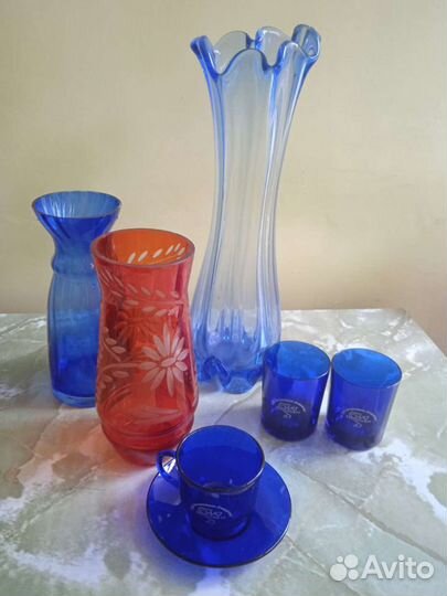 Синее стекло и красное