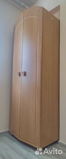 Шкаф платяной