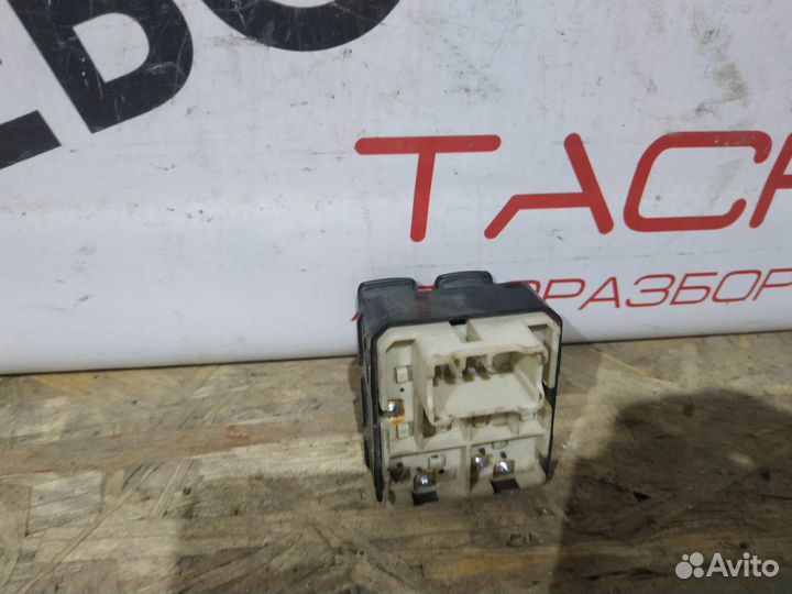 Кнопка стеклоподъемника Chevrolet Aveo t250