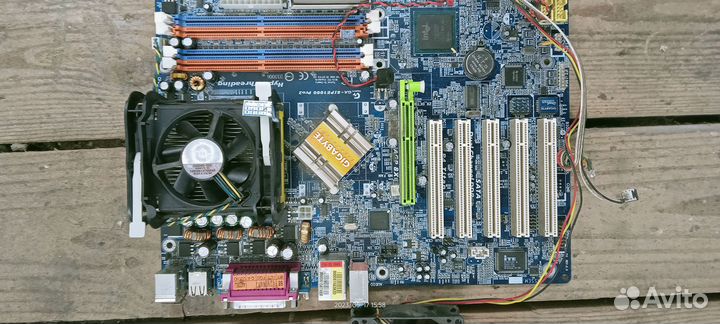 Материнская плата с процессором и памятью