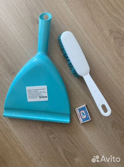 Совок и щетка