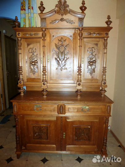 Старинный антикварный буфет