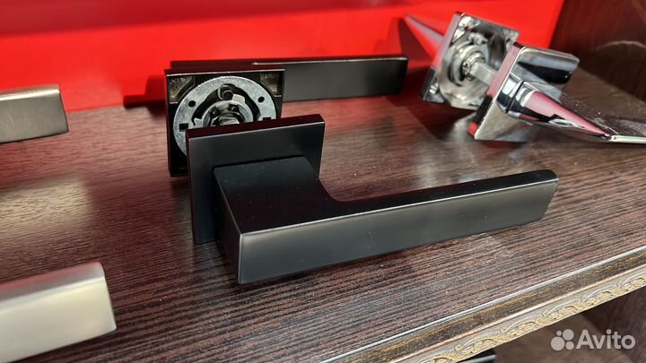 Дверные ручки, замки, петли, межкомнатные двери