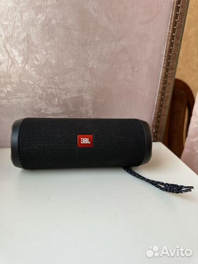 Портативная Bluetooth-колонка JBL flip 4