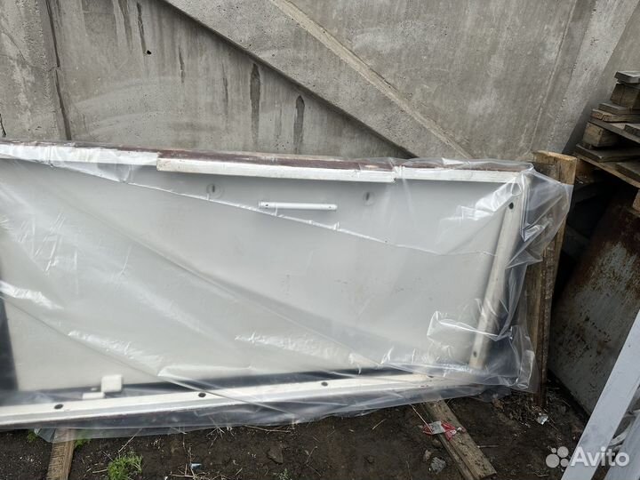 Дверь сейфовая банковская металлическая