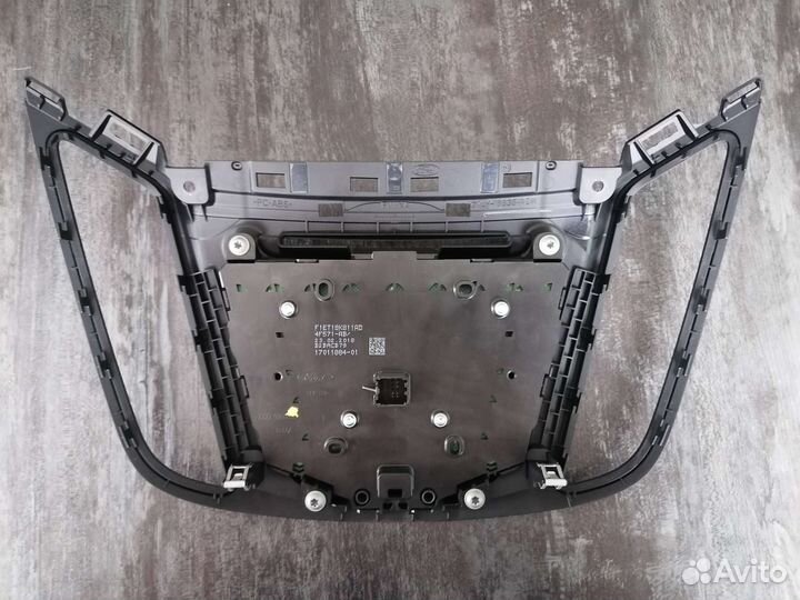 Блок управлени магнитолой Ford Kuga2