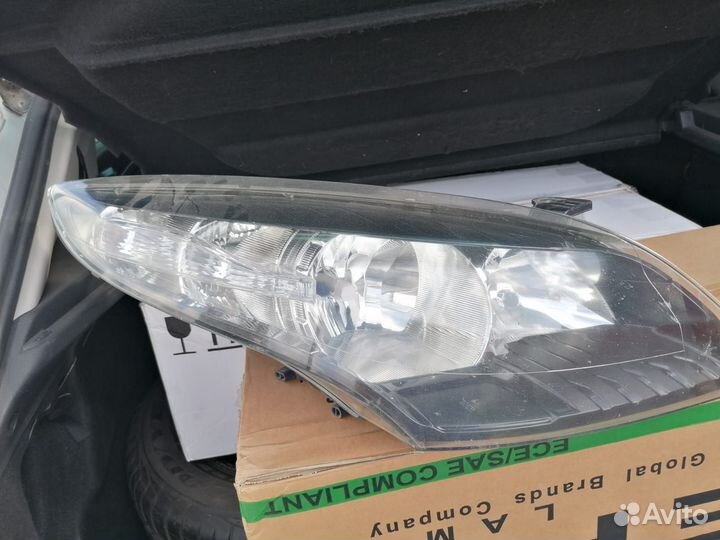 Фара правая Рено Меган 3 черная