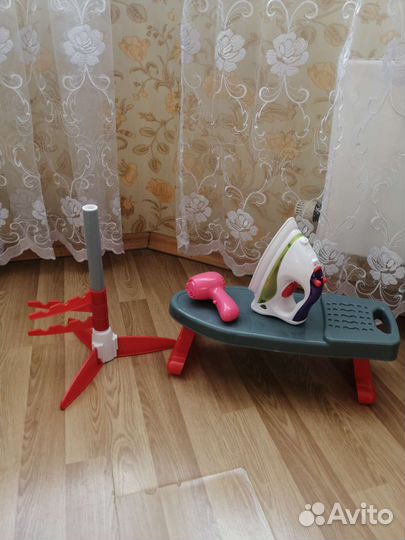 Детская гладильная доска с утюгом и вешалкой