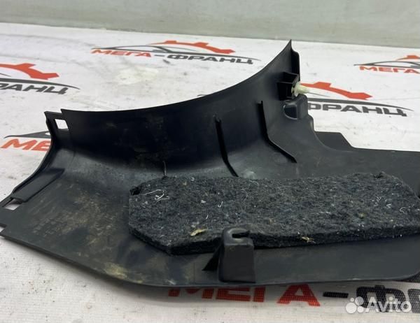 Накладка на порог салона правая Peugeot 4007