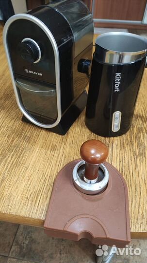 Кофемолка и Вспениватель для молока (капучинатор)