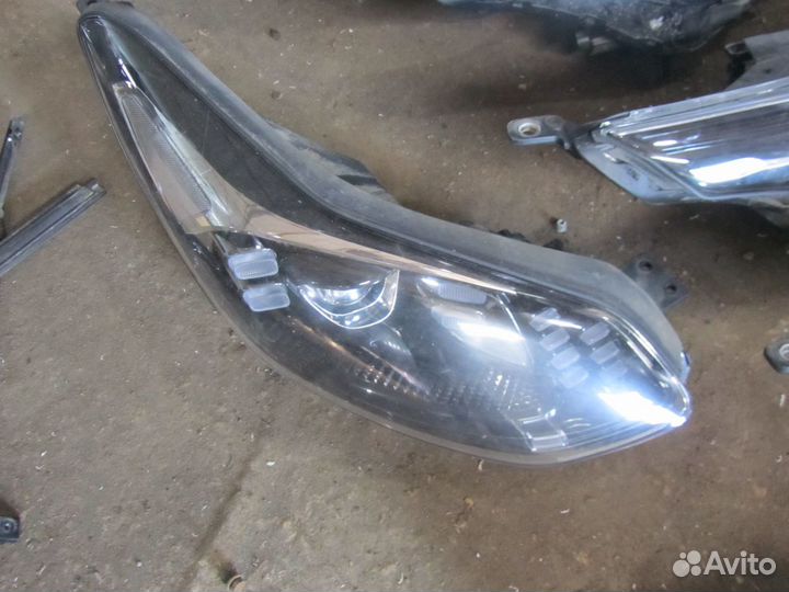 Фара правая Kia Sportage 2016 (92102F1500)