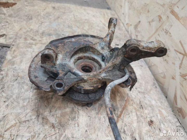 Кулак поворотный передний левый Suzuki Liana 1.6