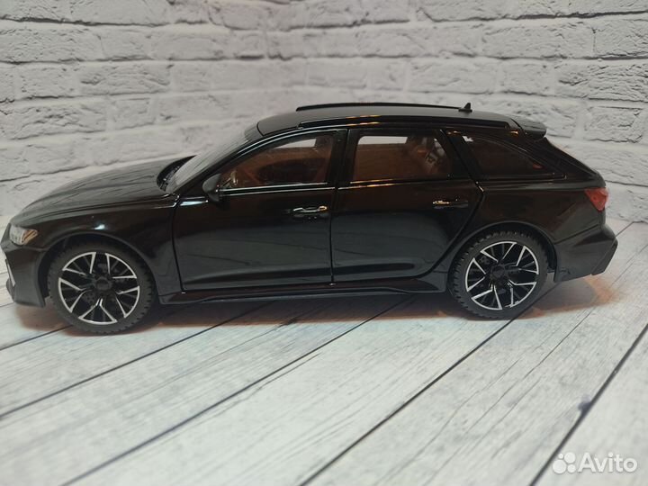 Модель автомобиля Ауди RS6, детские машинки