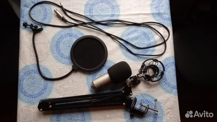 Студийный микрофон BM800