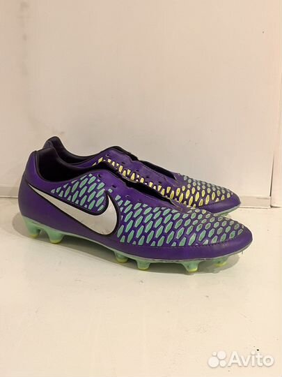 Футбольные бутсы nike