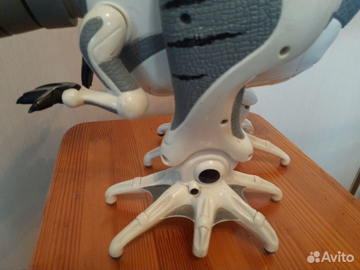 Робот-динозавр