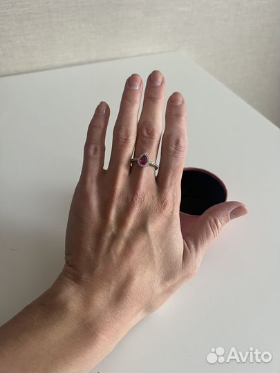 Золотое кольцо с сапфиром и бриллиантами