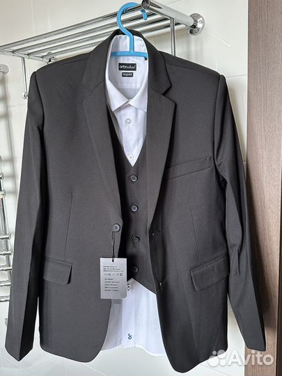 Костюм школьный новый