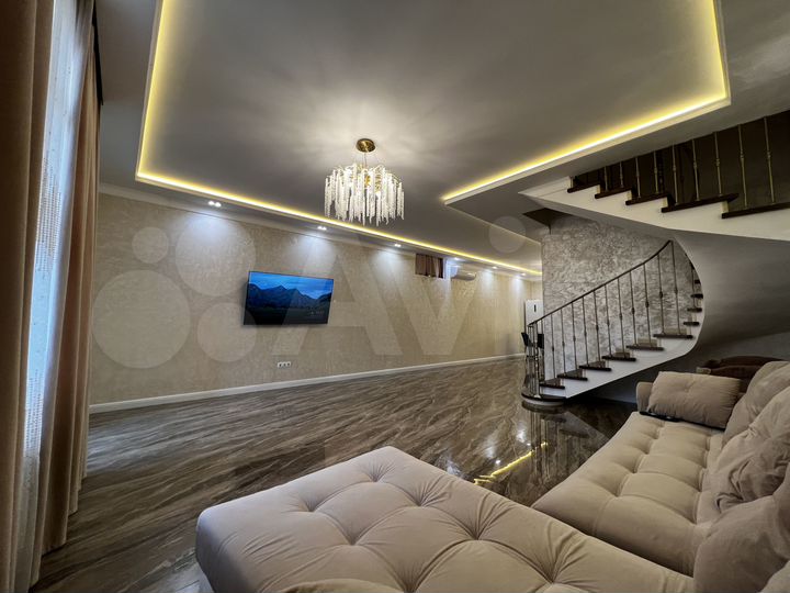 Дом 210 м² на участке 2 сот.