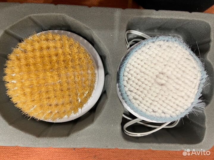 Массажная электрическая щетка для тела