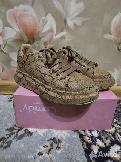 Кроссовки женские