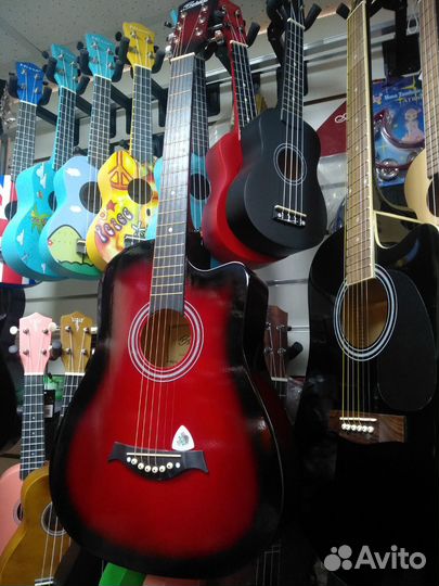Гитара акустическая, новая, медиатор