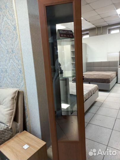 Стеклянный шкаф витрина