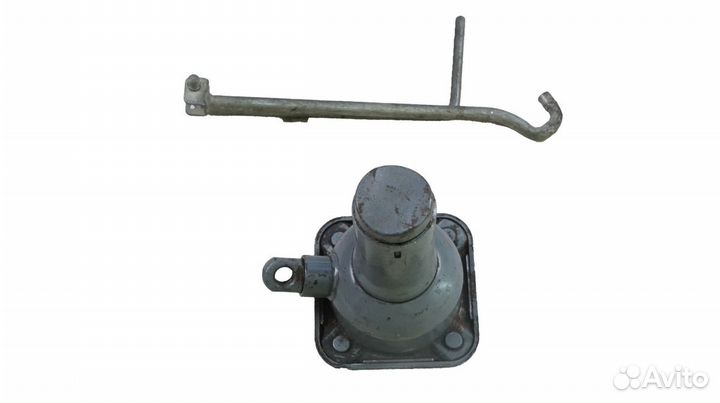 Домкрат Nissan Atlas F22