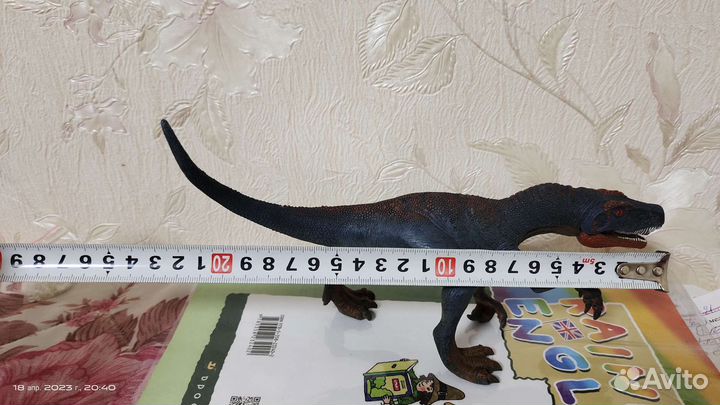 Динозавры, челюсть открывается