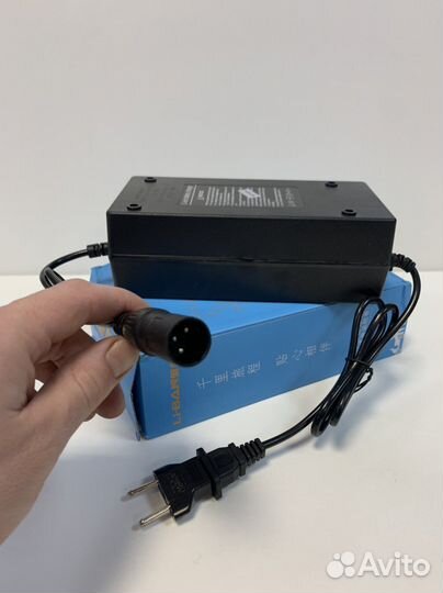 Зарядное устройство 60v-5A разъем XLR 18мм