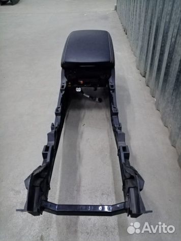 Подлокотник / консоль Infiniti Q50 (2013-2022)