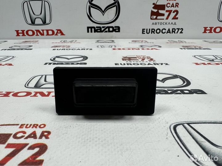 Кнопка открывания багажника Mazda 3 BM 2013-2019