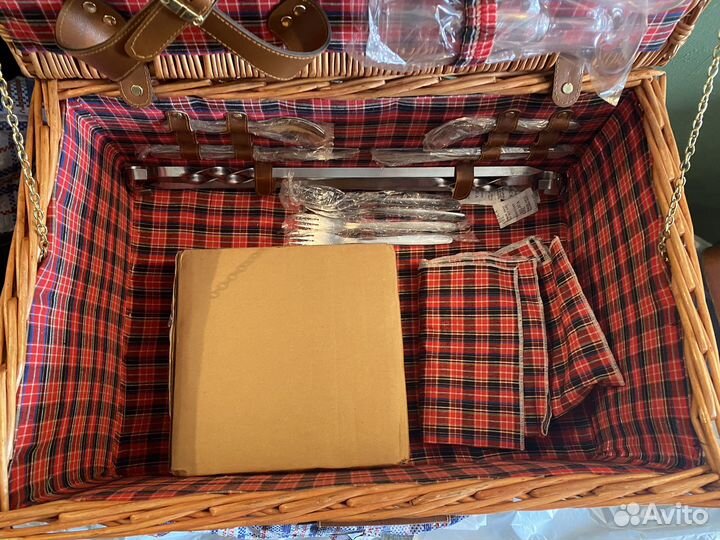 Набор для пикника в чемодане