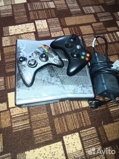 Прошитый Xbox 360 с2 джойстиками, есть игры