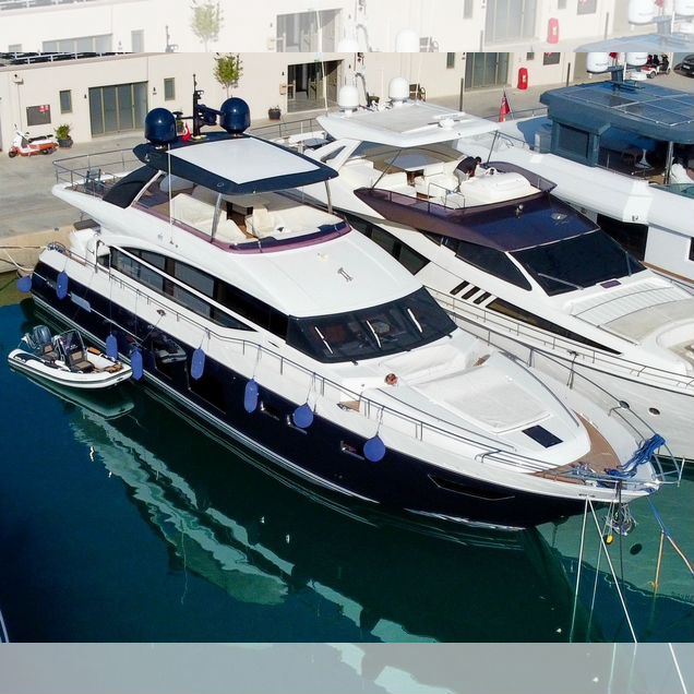 Моторная яхта Princess Yachts 82