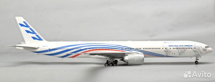 Сборная модель самолета Boeing-777-300 ER (1:144)