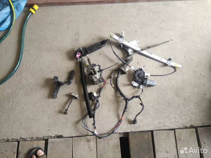 Дверь левая передняя Nissan Pathfinder R-51