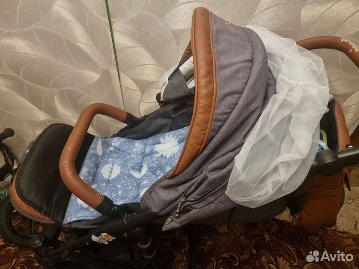 Прогулочная коляска с надувными колесами