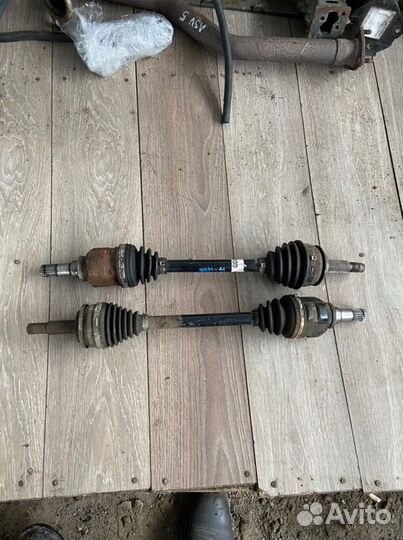 Привод передний правый Toyota Auris E150 1ZR-FE