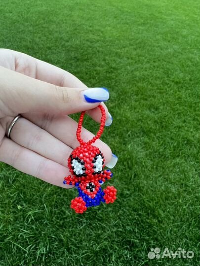 Человек- паук, фигурка амигуруми