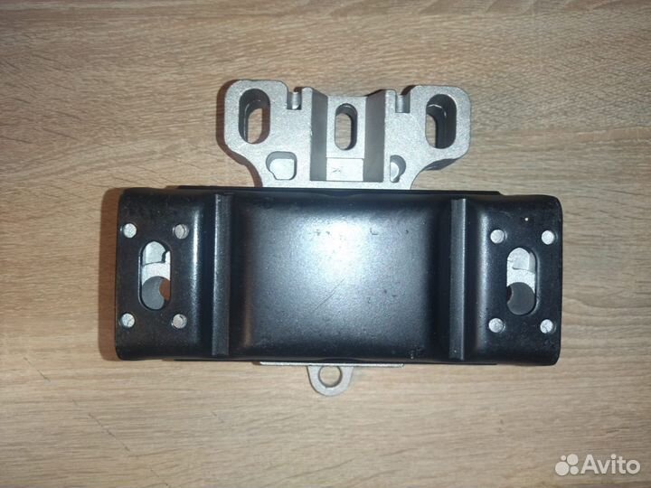 Подушка двигателя golf 4