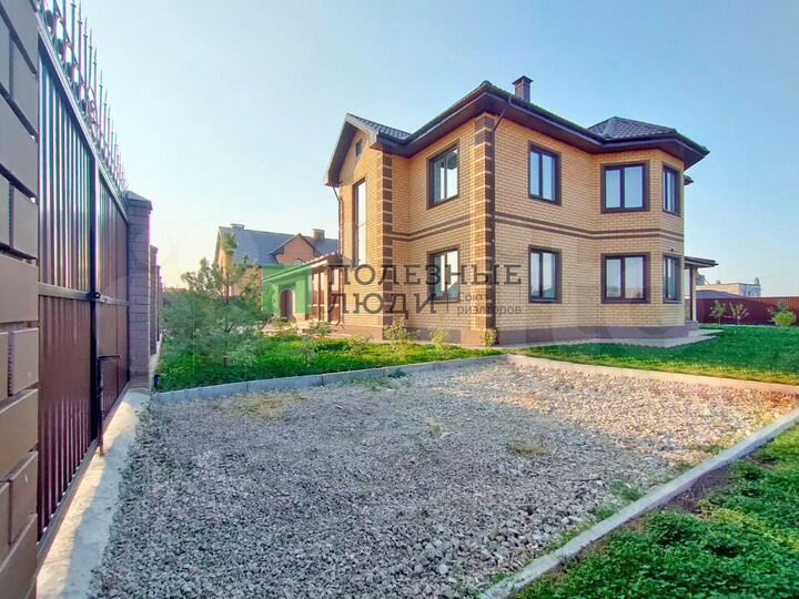 Дом 305,5 м² на участке 12 сот.