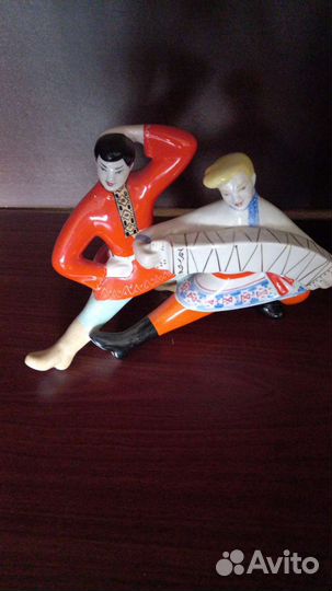 Статуэтки фарфор