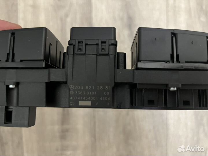 Продам блок центральной консоли Mercedes W203